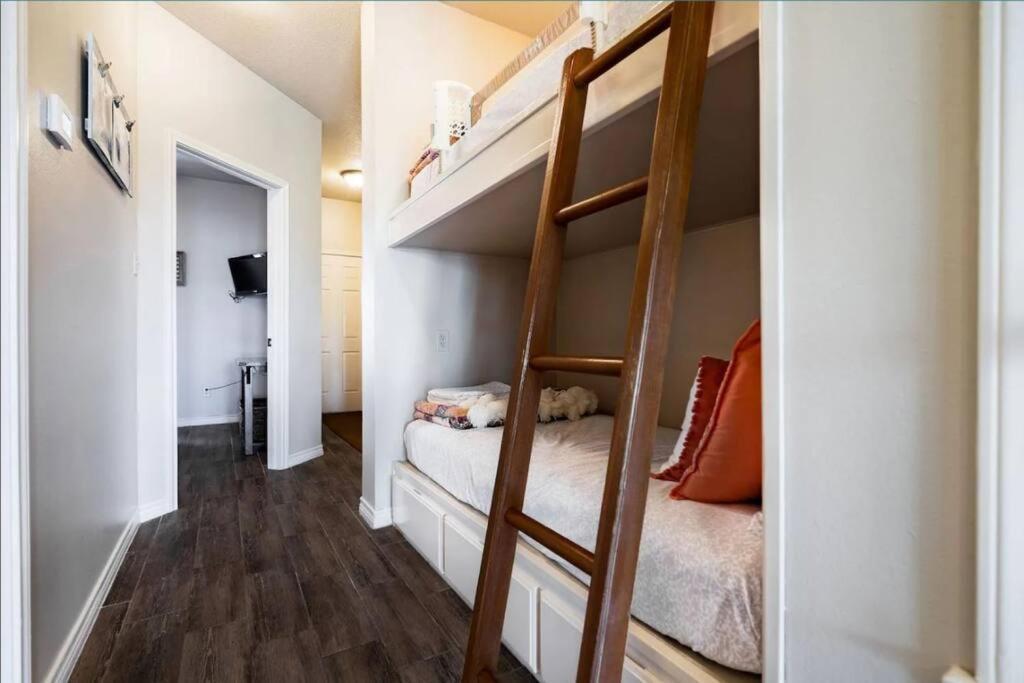 Guadalupe Getaway Apartment Ню Браунфелс Екстериор снимка